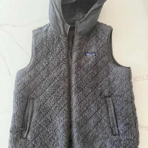 Patagonia Woman’s Los Gatos Hooded / reversible Vest. EUC size medium - Picture 2 of 5